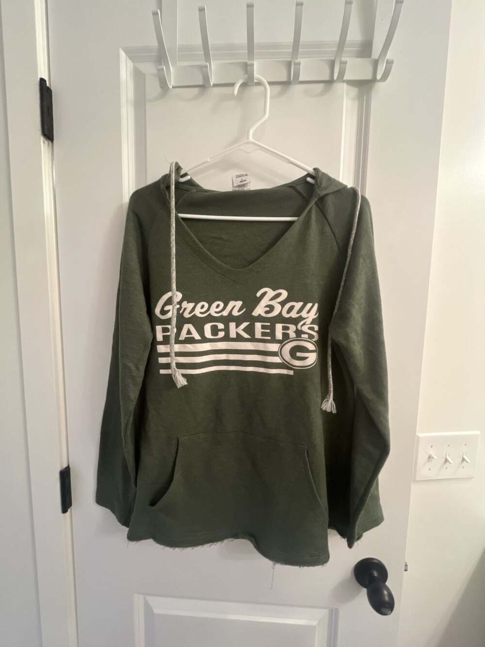 NFL Team Apparel Women's Green Bay Packers V-Neck Lightweight Hoodie Sleepwear
